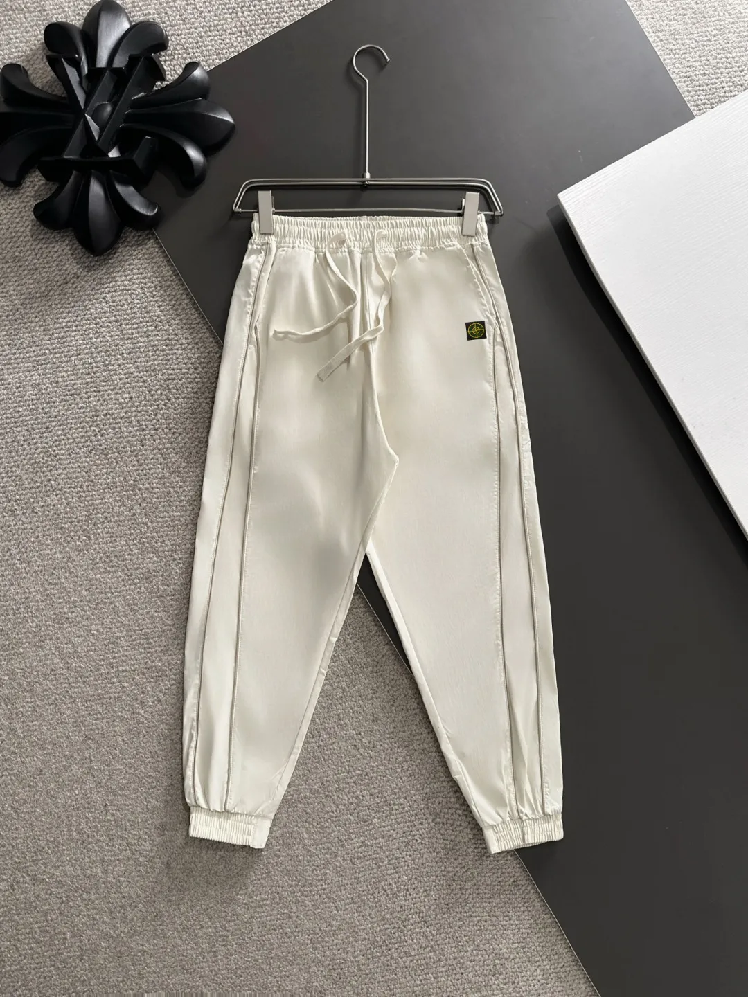 Next day shipping P720 Stone lsland/stone island high quality 2025 autumn and winter new casual heavy industry suit exclusively developed by yb! High quality production! The top version of the trading company channel order, external orders for imported custom fabrics, high breathability and comfort, impeccable details, absolutely worth buying! This type of suit is also a must-have for lazy people. You don’t have to think about how to match it, you can just get it in one set! Brand element design concept, delicate and soft feel! It presents a casual cut and the upper body shape is great! On sale simultaneously on the official website! From a high-end men's positioning brand, the low-key luxury taste is irresistible! Exquisite workmanship and impeccable quality! The overall style is simple, fashionable and timeless, fully meeting the requirements of stylish and tasteful dressing! Size: M to 5XL (or state your height and weight when placing an order)